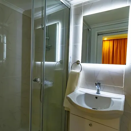 Side Joker Hotel Bed & Breakfast *